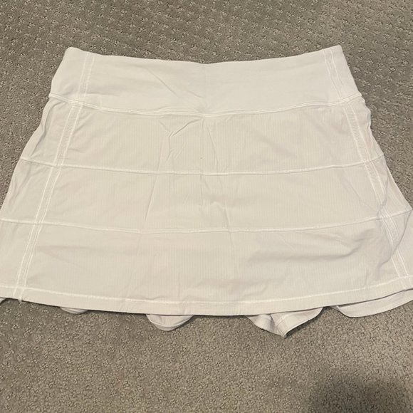 White lululemon skirt - Picture 1 of 2